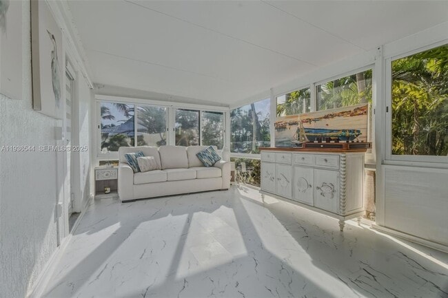 Building Photo - 16 North Dr