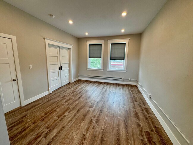 Building Photo - Modern 1 Bedroom! AVAILABLE NOW!