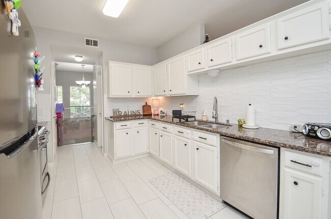 Building Photo - 4614 Rainbow Run