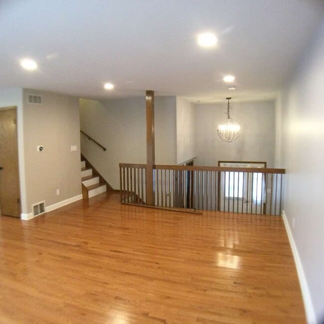 Building Photo - 201 W Oak St