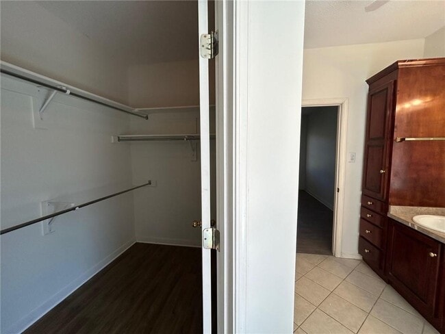 Building Photo - 5463 Henning Dr W