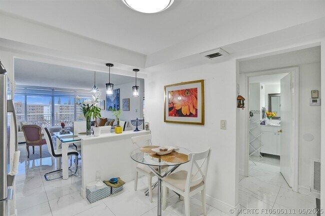 Building Photo - 18041 Biscayne Blvd