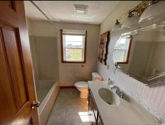 Building Photo - 163 Edwards Rd