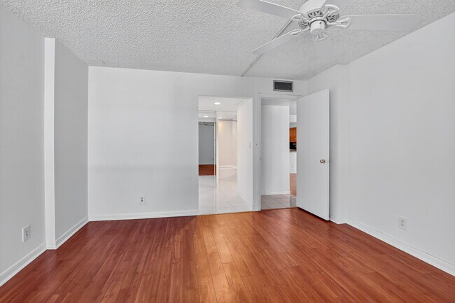 Building Photo - 11 Royal Palm Way
