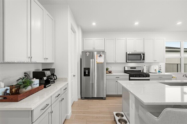 Building Photo - 13461 SW Bally Dr