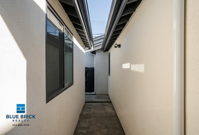 Building Photo - 2708 Cochran Ave