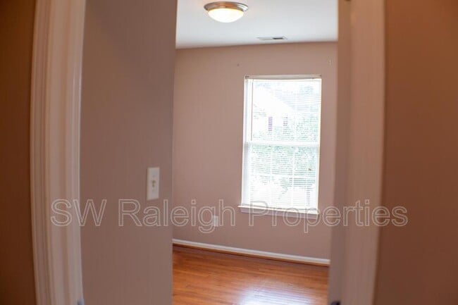 Building Photo - 5145 Mabe Dr