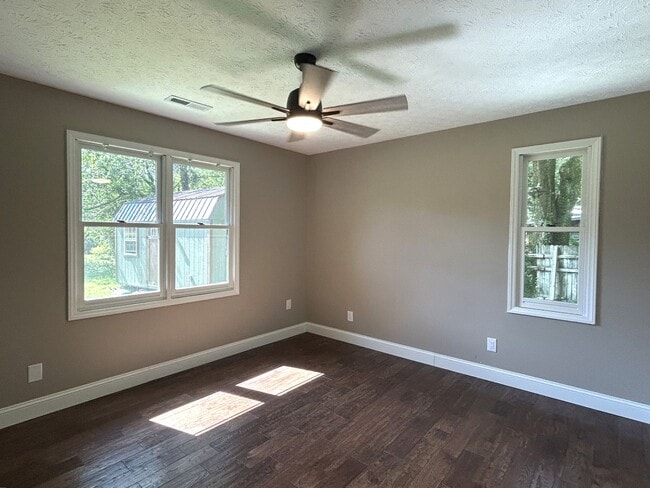 Building Photo - Fully Renovated 3BR/2BA Home with Creek Vi...