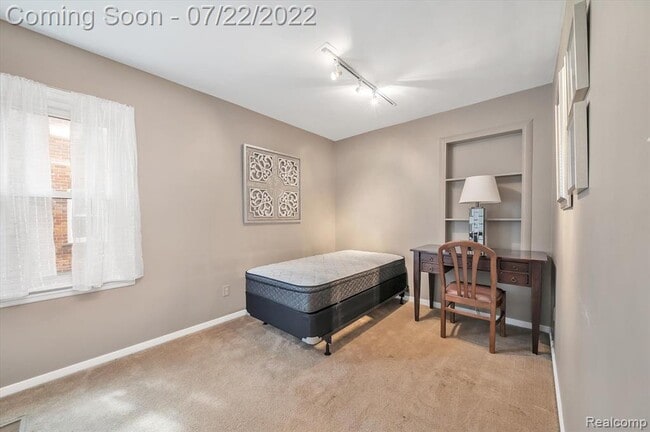 Building Photo - 575 E Southlawn Blvd