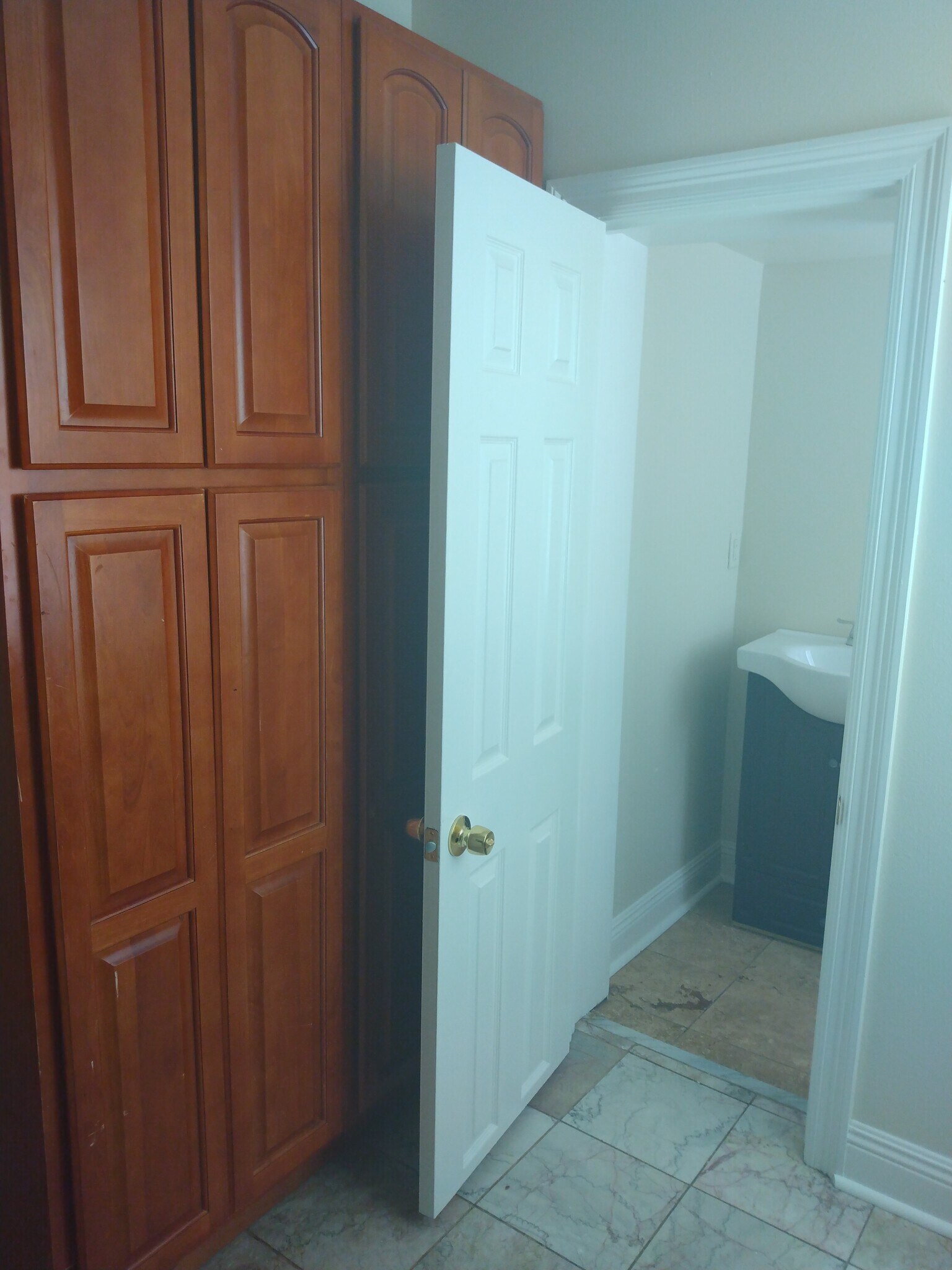 Building Photo - 2217 Napoleon Ave