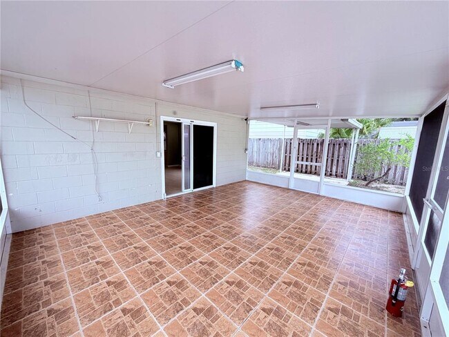 Building Photo - 6411 Santa Monica Dr