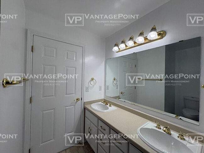 Building Photo - 1684 Twin Lakes Cir