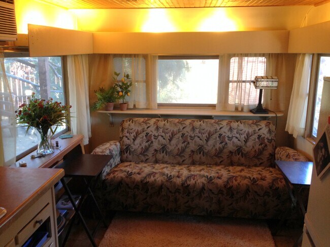 front room - 21900 Penny Ln