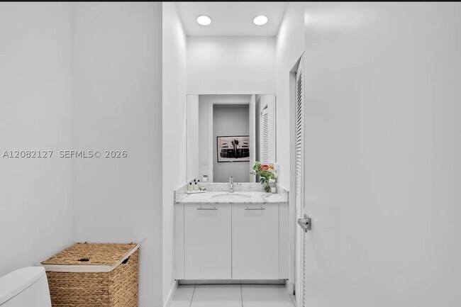 Building Photo - 951 Brickell Ave
