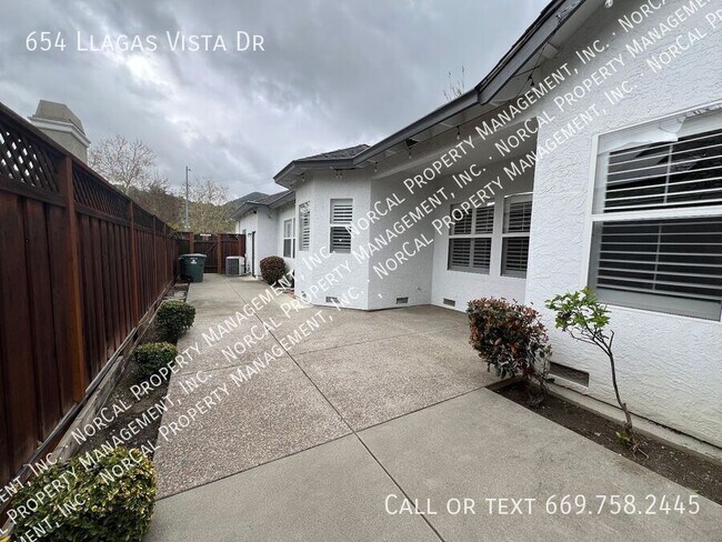 Building Photo - 654 Llagas Vista Dr