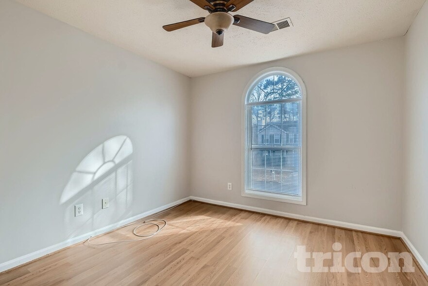 Building Photo - 3020 Lake Park Ct