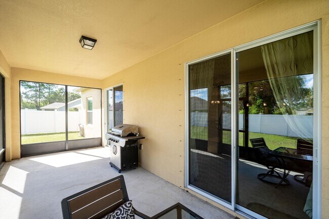 Building Photo - 1026 SW Ingrassina Ave