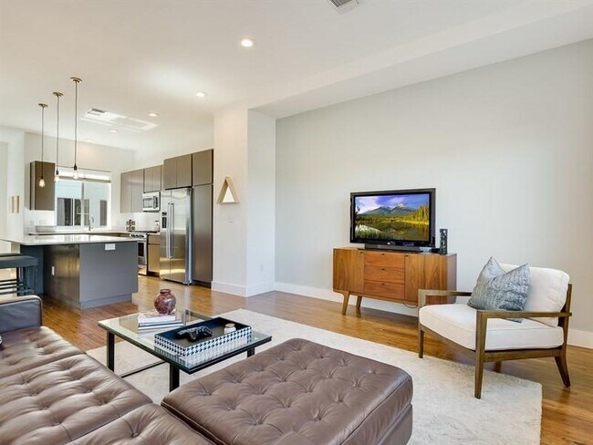 Building Photo - 1801 E 2nd St