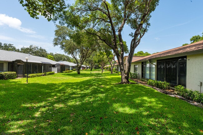 Building Photo - 18615 Breezy Palm Way