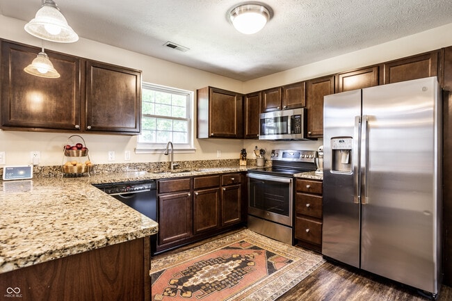 Building Photo - 14924 Oak Rd