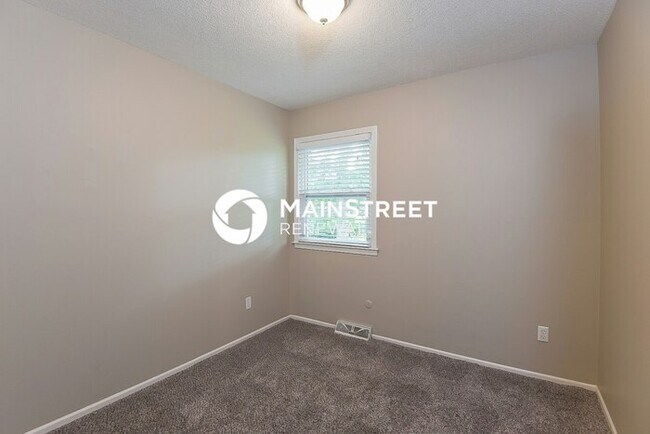 Building Photo - 3 Bedroom Pet-Friendly Home in Kansas City...