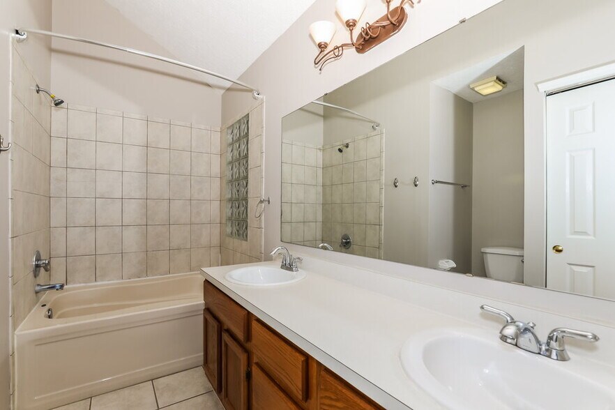 Building Photo - 2917 Sunnyfield Ct