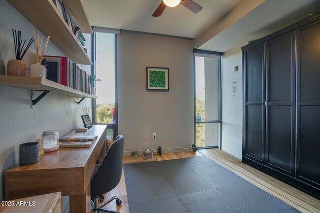 Building Photo - 208 W Portland St