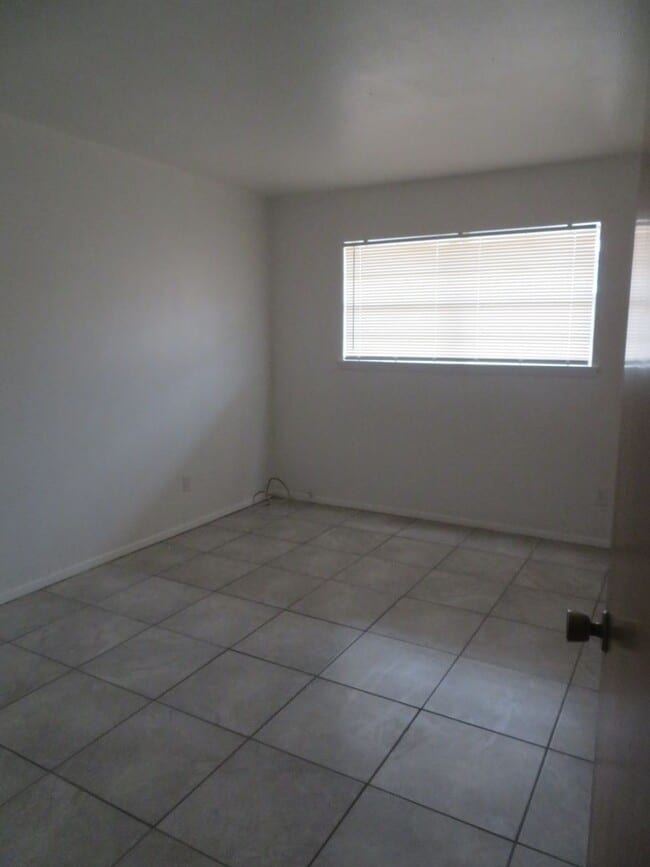 Building Photo - Clean 3 Bedroom 2 Bath Home For Rent