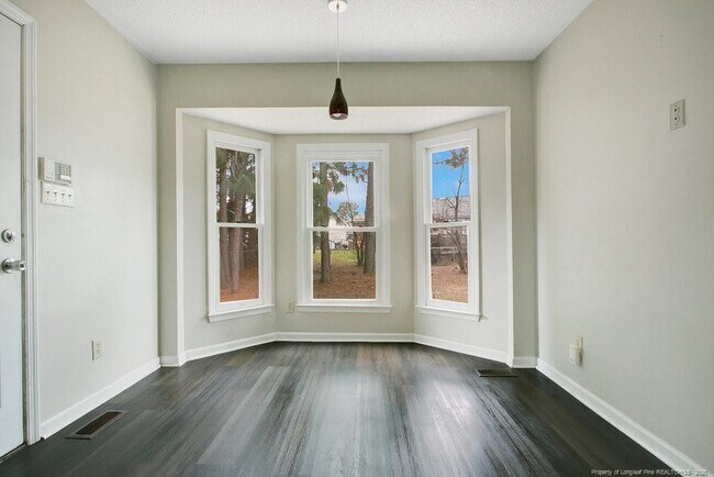 Building Photo - 5319 Thackeray Dr
