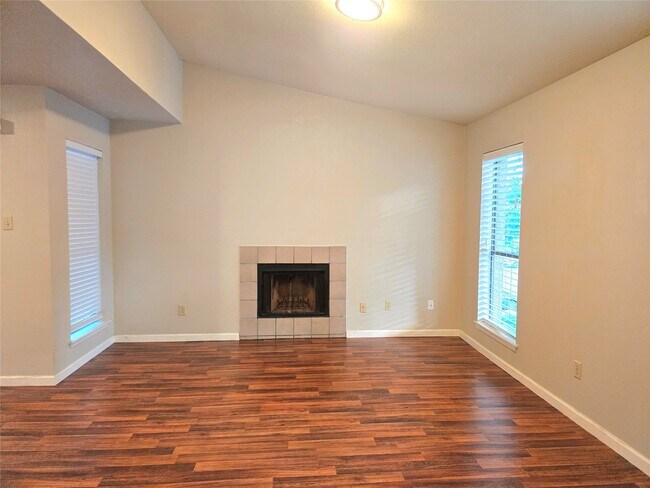 Building Photo - 6602 Harbor Town Dr