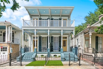 Building Photo - 623 Kerlerec St