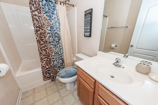 Building Photo - 5 Bedroom 2.5 Bath Home in Indigo Fields - North Charleston