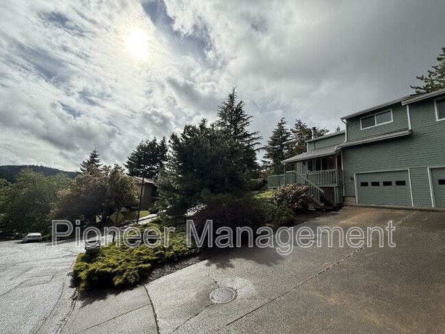 Building Photo - 1415 E 38th Ave