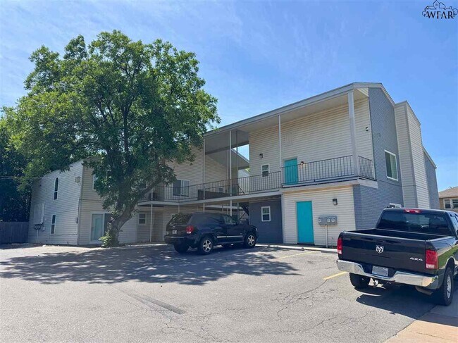 Primary Photo - 1611 Bell St