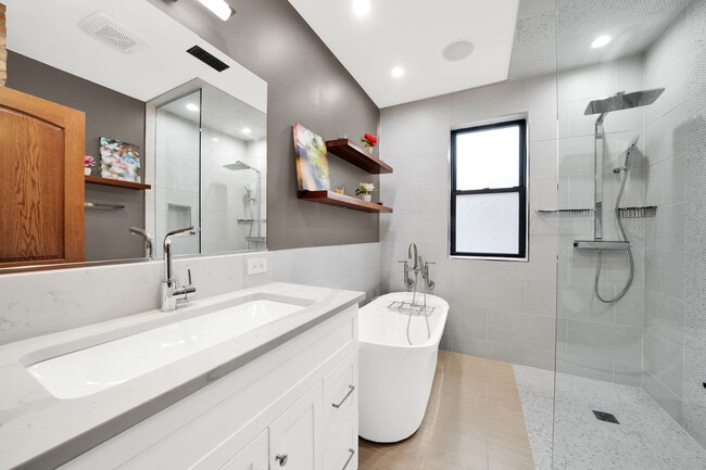 Building Photo - 1226 S 60th Ct