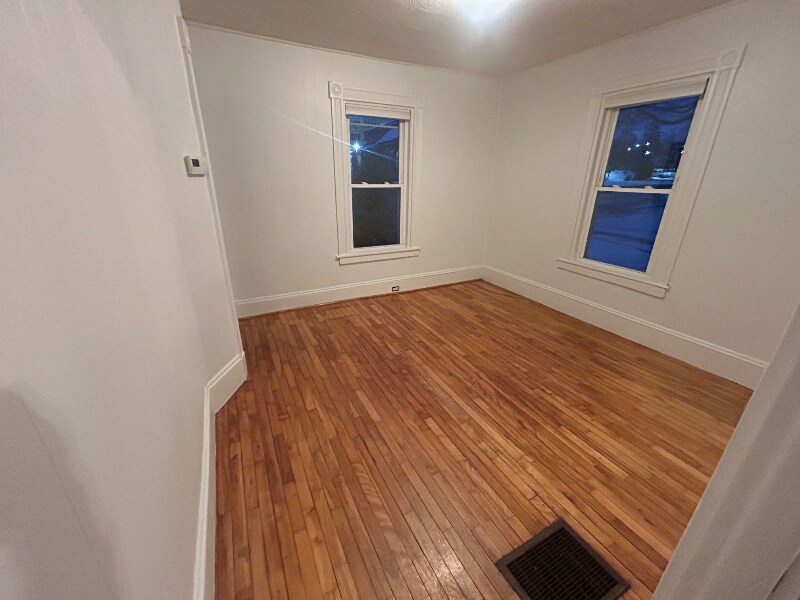 Building Photo - 351 Broadway