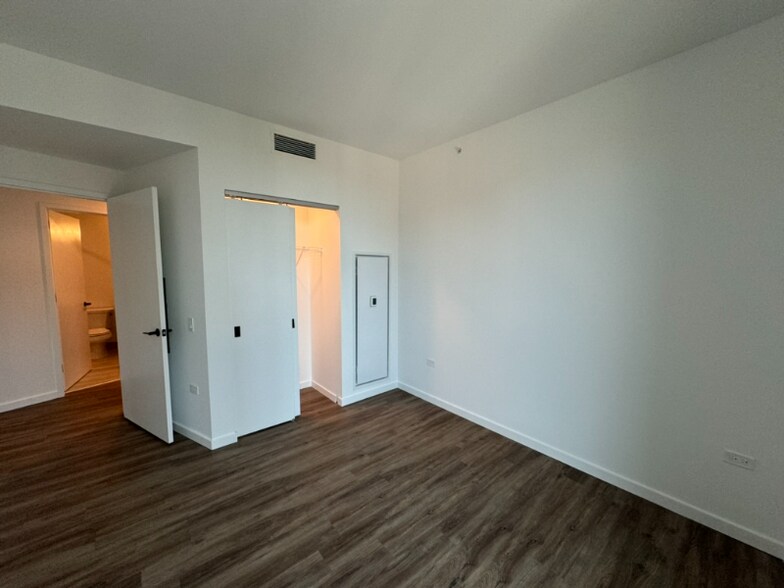 Building Photo - 144 N Aberdeen St