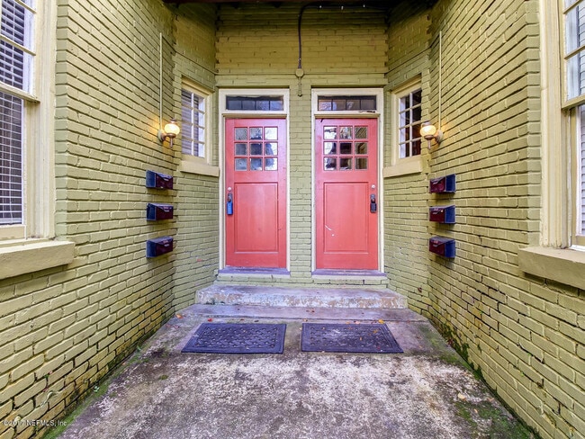 Building Photo - 2116 Herschel St