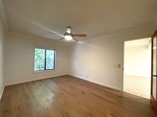 Building Photo - AVAILABLE NOW! 2 Bed 2 Bath Condo in Palm ...