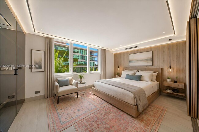 Building Photo - 2301 Collins Ave