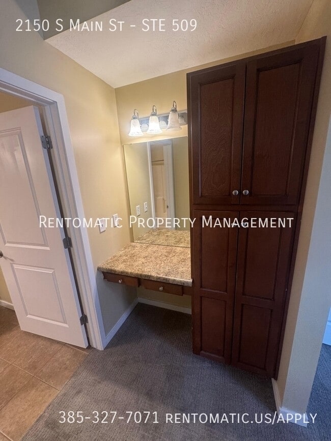 Building Photo - 2150 S Main St