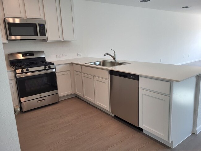 Building Photo - Ready for Move-In