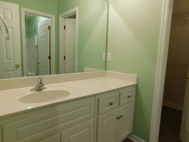 Building Photo - 135 Photinia Dr