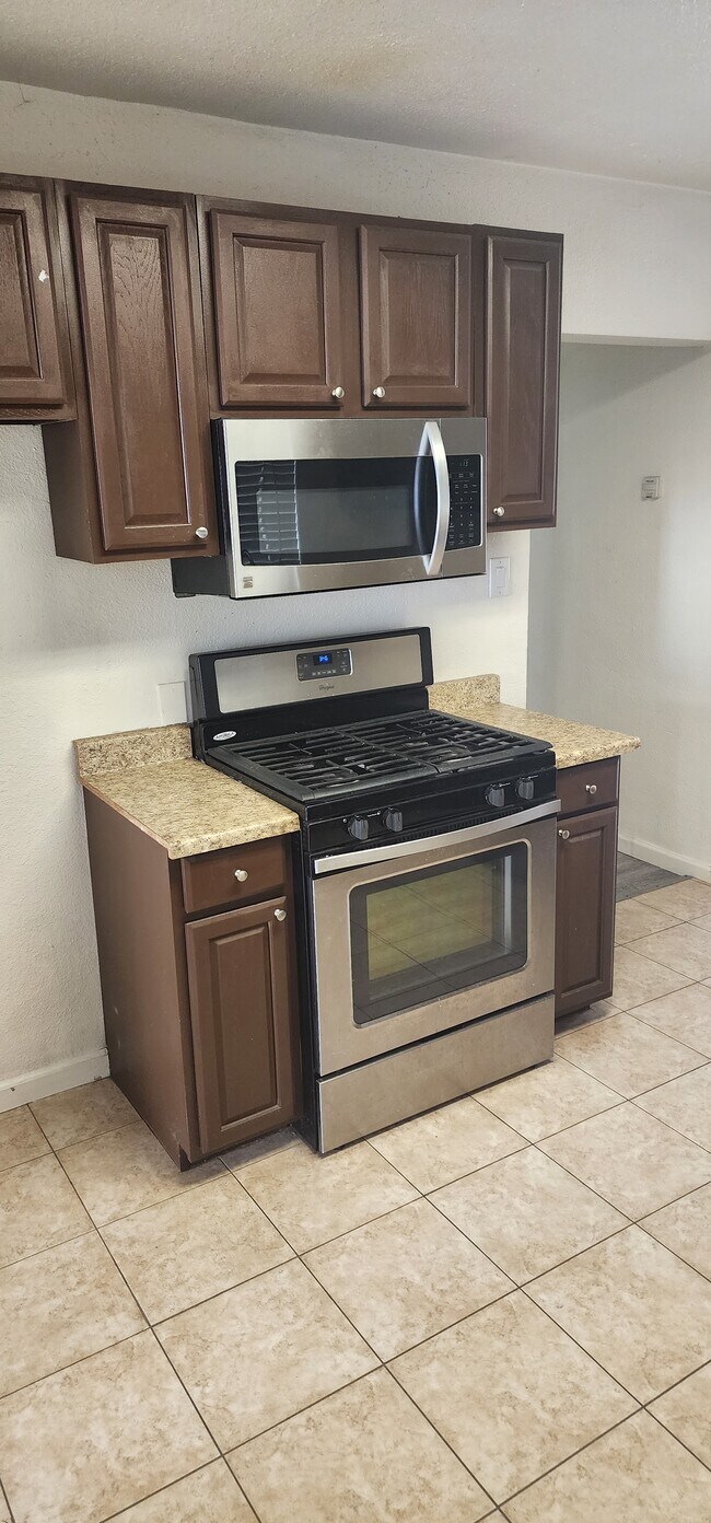 Building Photo - 718 S Jacob St