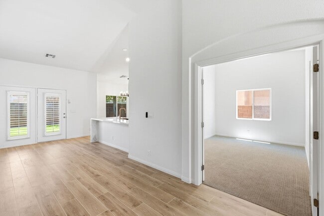 Building Photo - Beautiful Remodeled Single-Story Home W/ Pool in Southern Highlands
