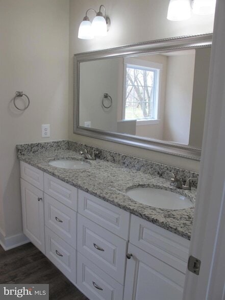 Building Photo - 43 Lee St