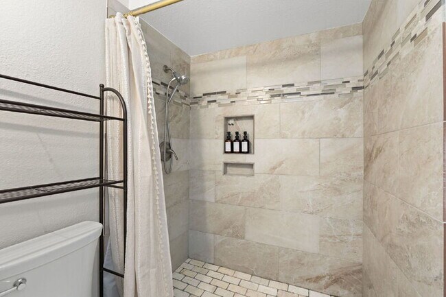 Building Photo - 14410 North 42nd Pl