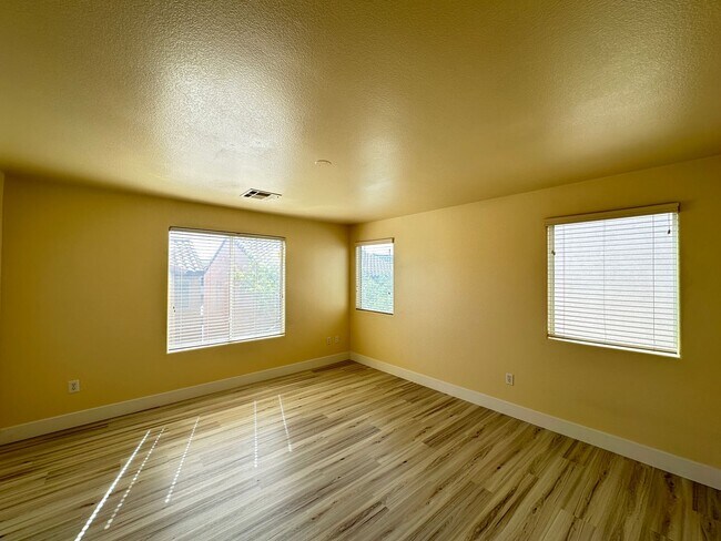 Building Photo - FALCON POINTE
