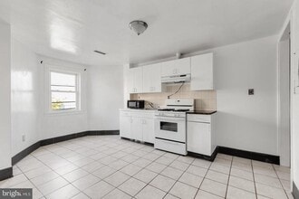 Building Photo - 2301 S 16th St