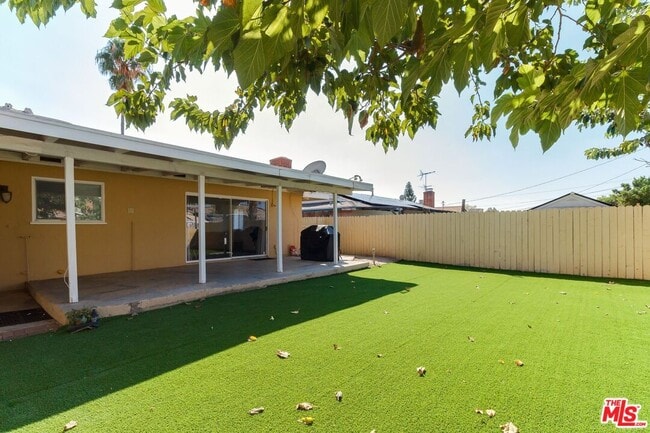 Building Photo - 11257 Collett Ave